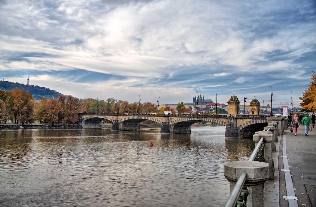 Riverside Apartment Prague